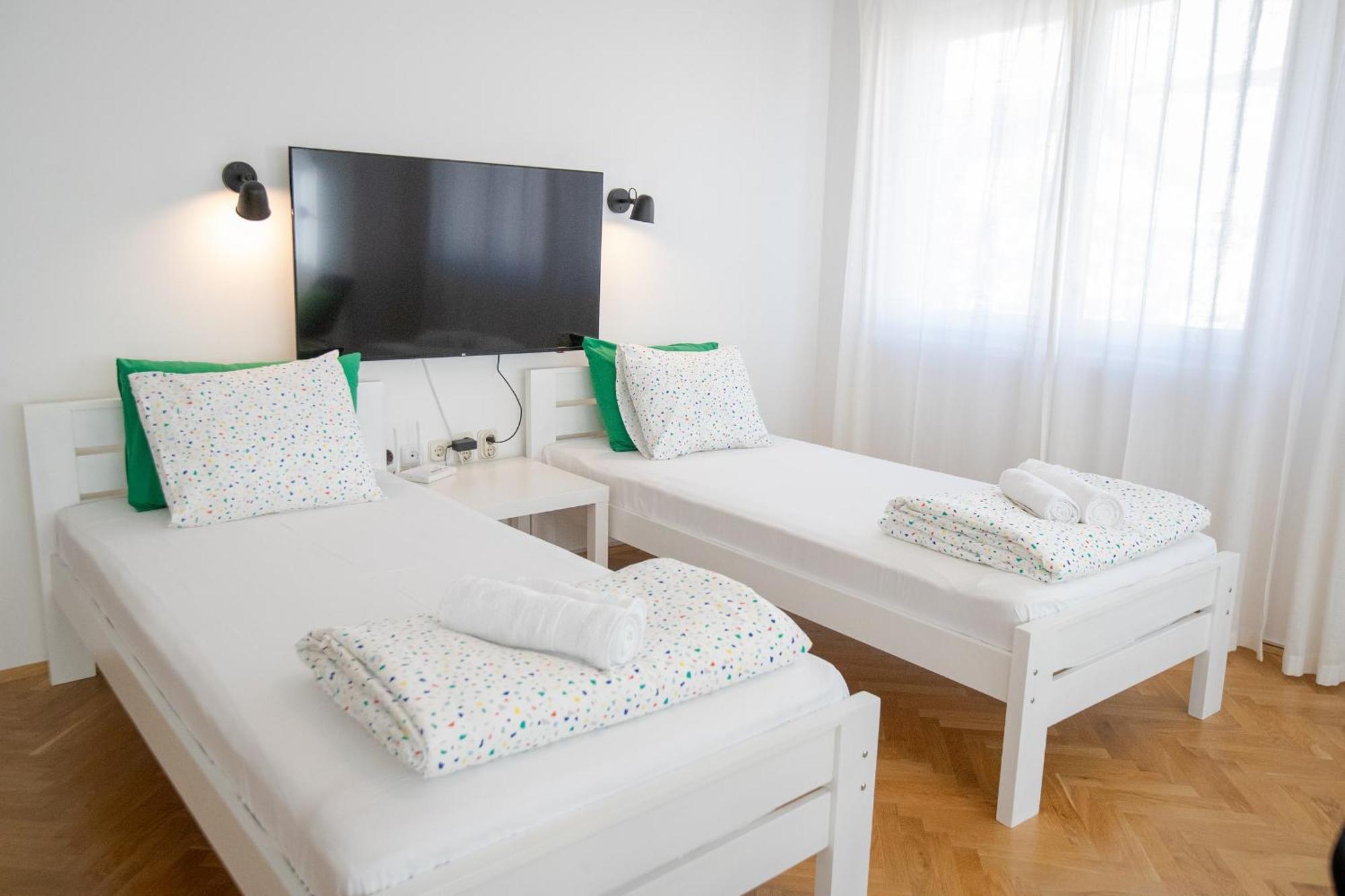 Balcony Free Parking Center In Near Apartment *
