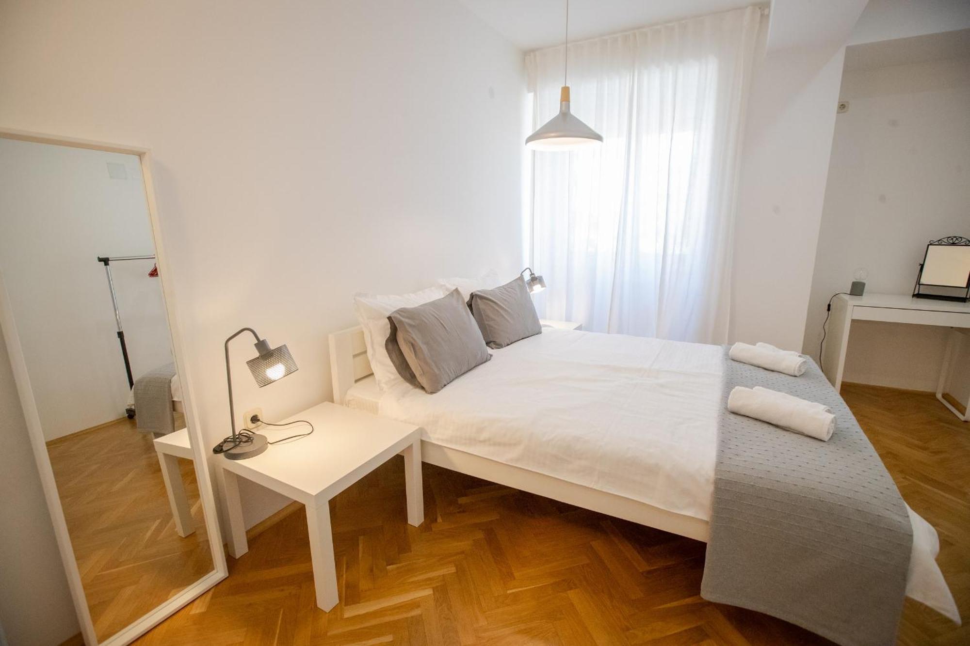 Balcony Free Parking Center In Near *